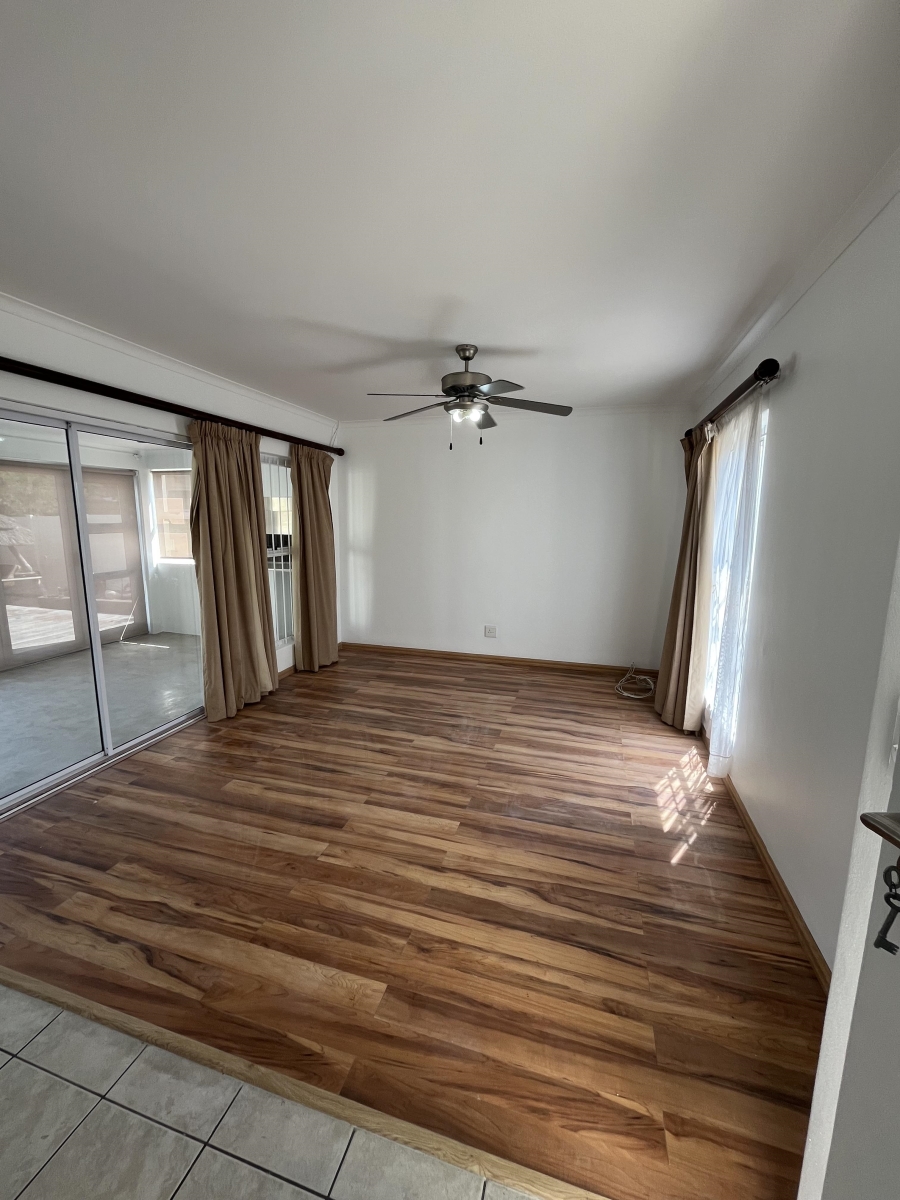 4 Bedroom Property for Sale in Sunningdale Western Cape